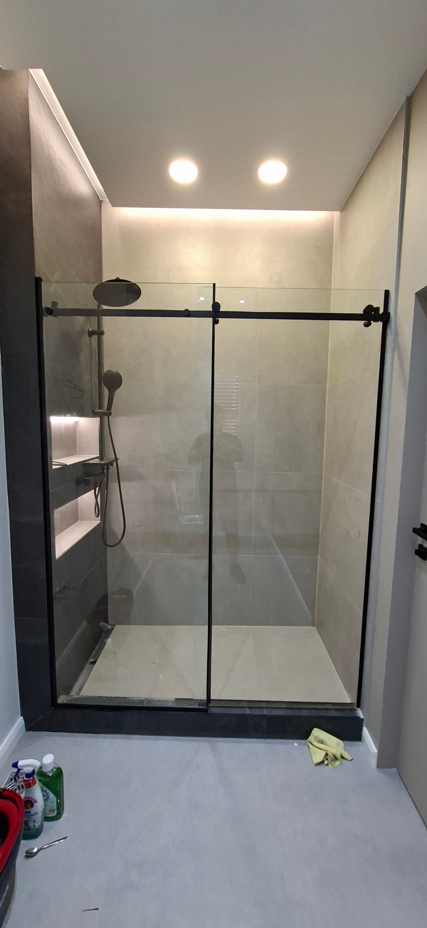 Cabina dus la comanda